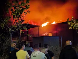 Herido un varón en el incendio de una nave en Ciudad Rodrigo | José Vicente (ICAL)
