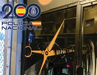 Un varón detenido en Salamanca tras reventar el escaparate de un establecimiento a codazos