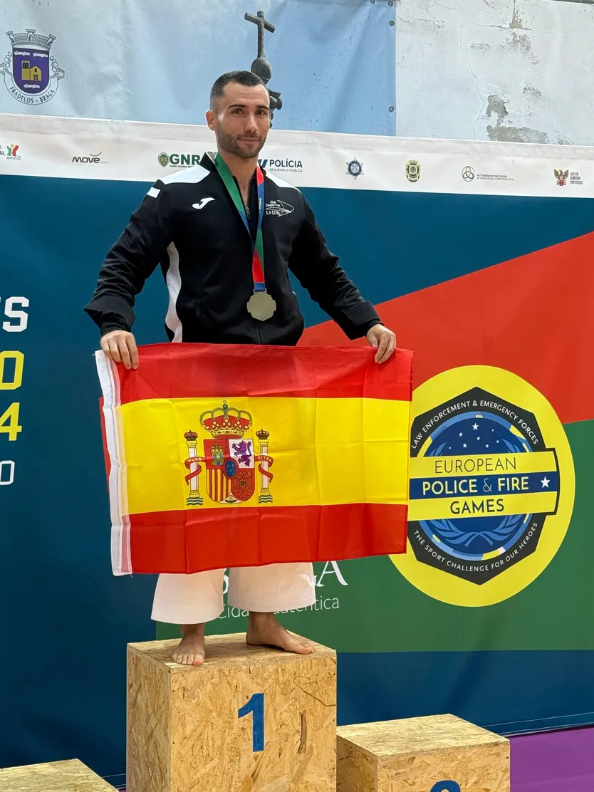 Kike Nieto, segundo por la izquierda, en el doble oro conseguido en el Campeonato de Europa de Braga