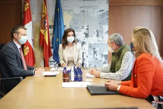 Reunión de la consejera de Empleo e Industria y la Federación de Peluquerías de Castilla y León. ICAL