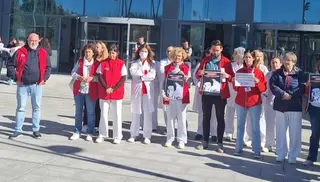 Trabajadores del Hospital de Salamanca guardan un minuto de silencio por Maricarmen
