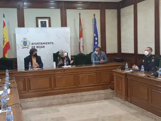 Junta de seguridad de Béjar con la presencia del alcalde, Antonio Cámara, y la subdelegada de Gobierno, Encarnación Pérez