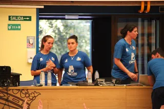 Aiora Arocena y Rocío Castaño, en un entrenamiento de Perfumerías Avenida | FOTO SALAMANCA24HORAS.COM