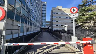 Hospital Virgen de la Vega. Archivo. S24H. Puerta aparcamiento.
