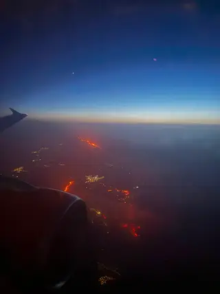 Así se ven desde un avión comercial los incendios que han obligado a declarar la emergencia nacional- Salamanca24horas desde un avión