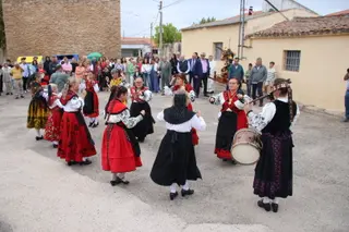 Juzbado, misa y procesión por las calles con bailes charros