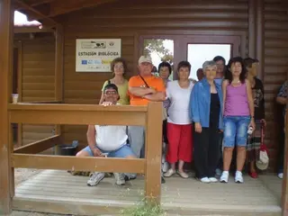Los participantes en los talleres ambientales visitan la reserva de Azaba