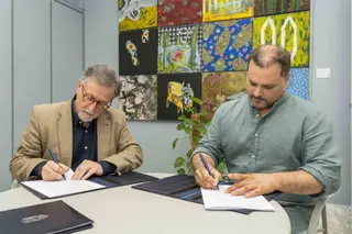 De izquierda a derecha, el diputado de la Diputación de A Coruña, Xurxo Couto, y el profesor de arqueología de la Universidad de Salamanca, José M. Costa | FOTO USAL