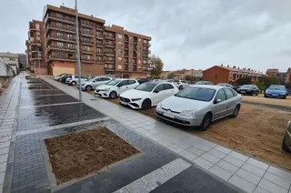 Aparcamiento en la calle La Coruña