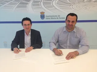 El Ayuntamiento de Santa Marta firma un convenio para formar a sus alumnos en resolución de conflictos