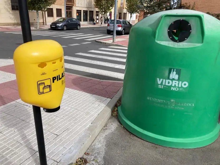 Contenedores reciclaje pilas Carbajosa 