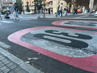Señales De Tráfico En El Asfalto, En El Centro De Salamanca Capital | Salamanca24horass