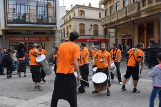 Comida y pasacalles en Alba de Tormes