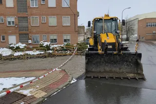 Trabajos previos al cambio de acerado en la calle Santa Águeda en Peñaranda