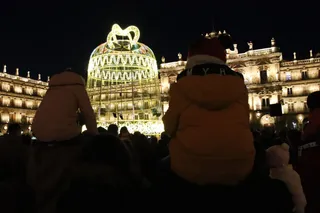 Encendido de las luces de Navidad + coros.