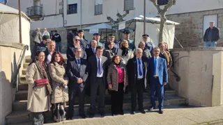 El buen tiempo hace disfrutar en La Fregeneda la fiesta del Almendro. Guardia Civil de Salamanca