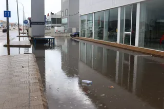 Grandes balsas de agua anegan parte del polígono de los Villares tras la tormenta | Mateo G.J