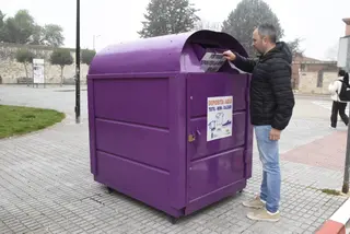 Contenedor de textil ubicado en Ciudad Rodrigo. ARCHIVO 