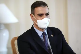 Pedro Sánchez con una mascarilla | Foto: EP