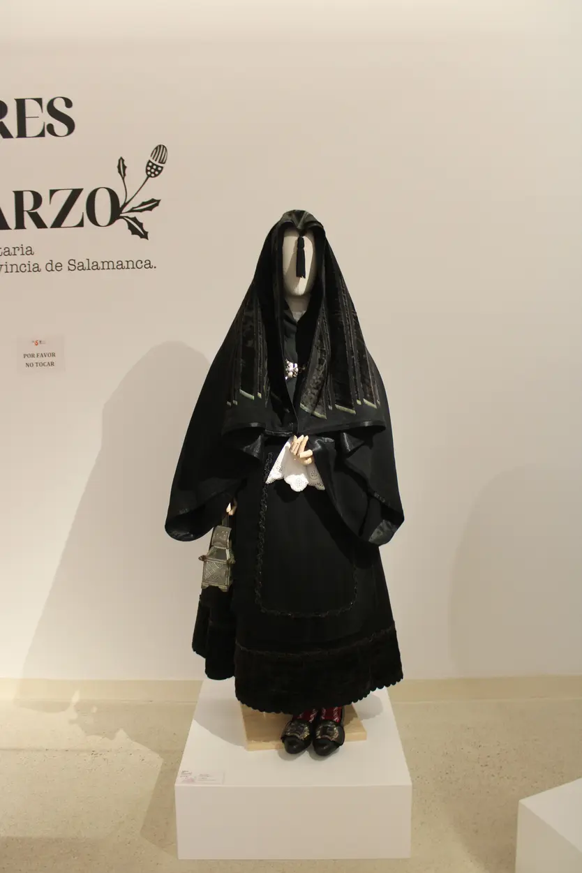 Exposición Aires de Marzo. Traje de Ventioseno. La Alberca (1)