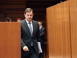 El presidente de la Junta, Alfonso Fernández Mañueco, durante el Pleno extraordinario de las Cortes | Rubén Cacho