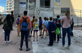 El colegio Los Jarales, de San Miguel de Valero, visita la comisaría de la Policía Nacional de Béjar