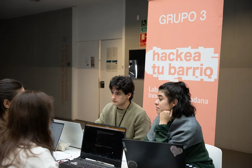 María González Martín, Sandra Cidoncha Torío, Ubay Figuera Morales y Natalia Arcajo Fuente, cuatro estudiantes de la USAL, autores del proyecto