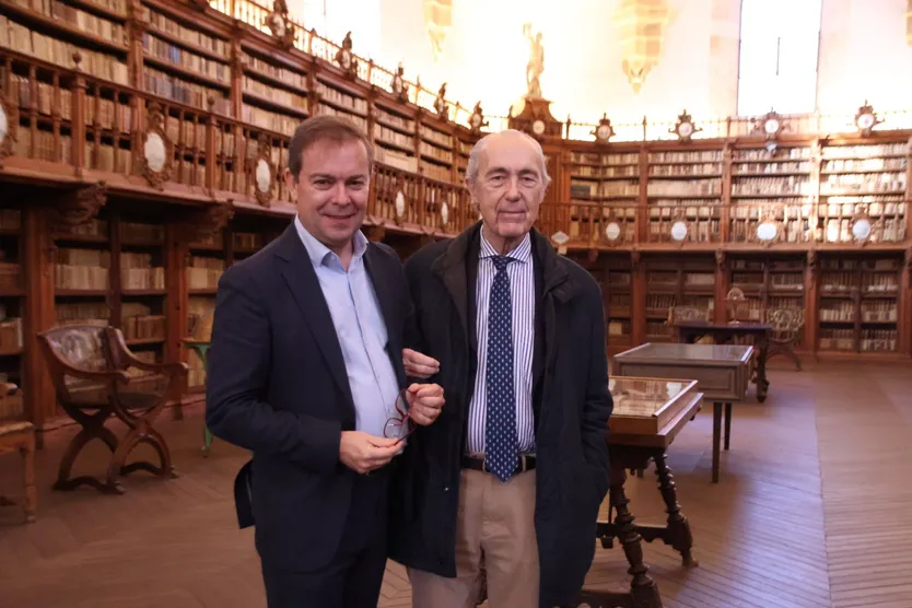 Entrevista a Luis Alberto de Cuenca y el novelista Javier Sierra