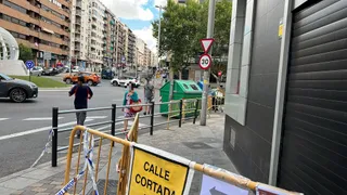 imagen de archivo, obras, calle, valla, aviso