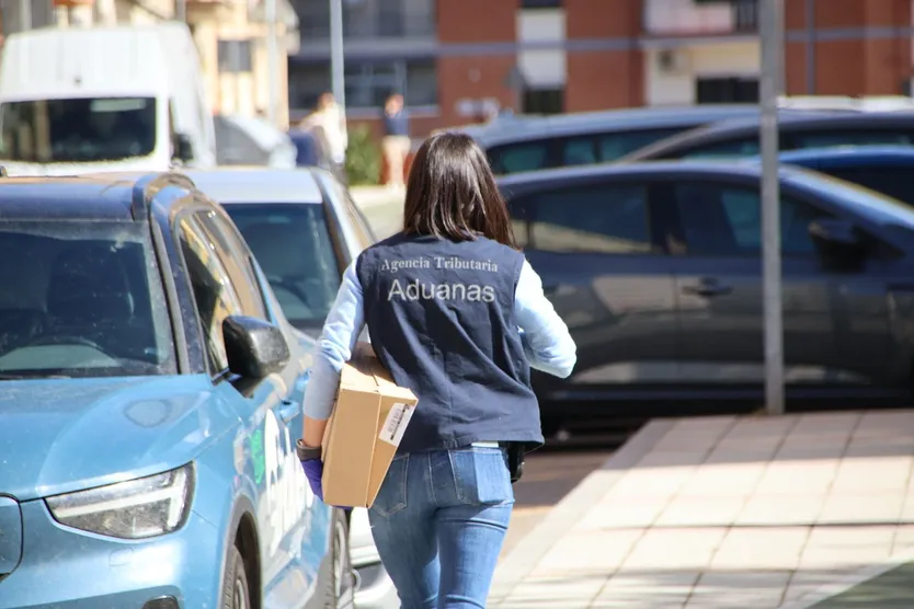 Detención del exalcalde de Trabanca en una redada de la Guardia Civil en la calle Alfonso de Castro
