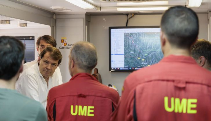 Alfonso Fernández Mañueco en el Puesto de Mando Avanzado del incendio de Monsagro