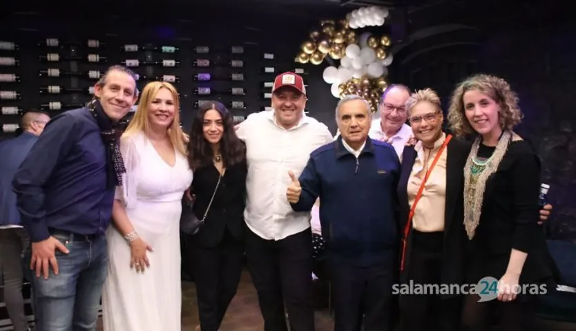 GALERÍA | Celebración del 50 cumpleaños de Montse Hidalgo, hija de Antonio Hidalgo, en Salamanca. Fotos SALAMANCA24HORAS