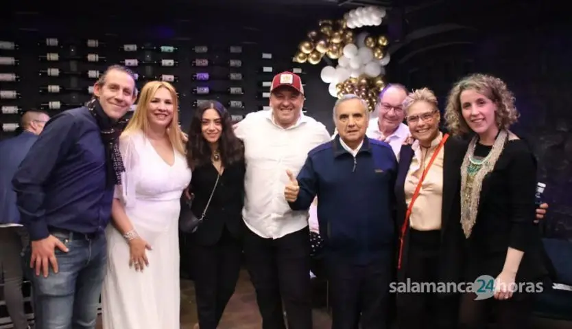 GALERÍA | Celebración del 50 cumpleaños de Montse Hidalgo, hija de Antonio Hidalgo, en Salamanca. Fotos SALAMANCA24HORAS