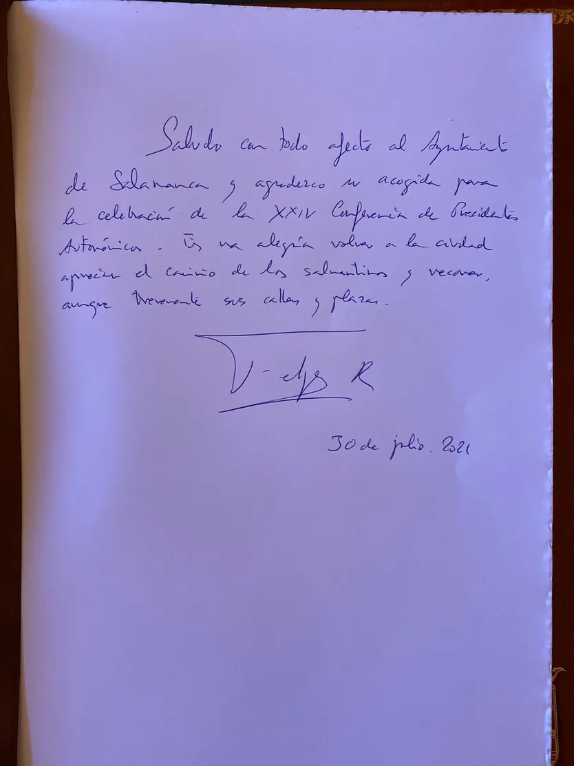 Imagen de la firma del Rey, Felipe VI, en el libro de visitas del Ayuntamiento de Salamanca
