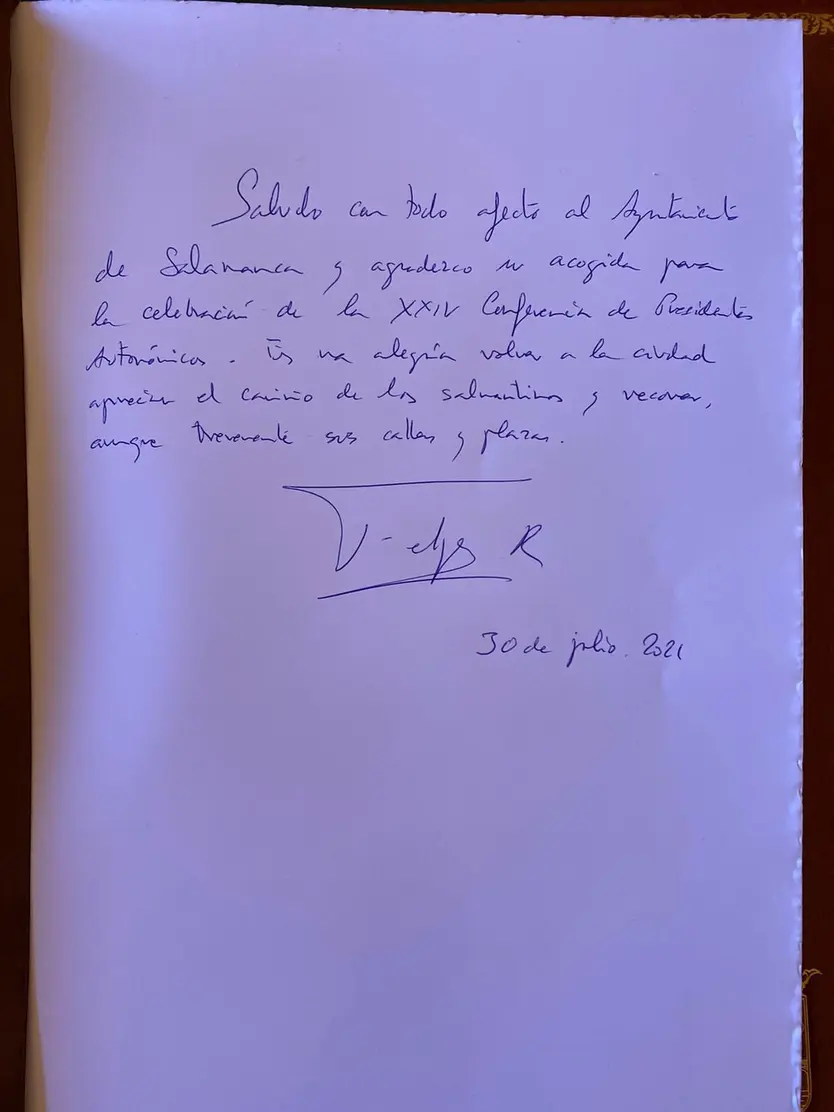 Imagen de la firma del Rey, Felipe VI, en el libro de visitas del Ayuntamiento de Salamanca