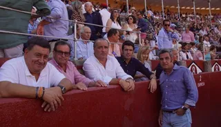 Emilio de Justo en el callejón durante la corrida de este domingo, 11 de septiembre. Foto Juanes