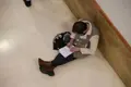 Imagen de archivo de un varón esperando a realizar un examen de oposiciones