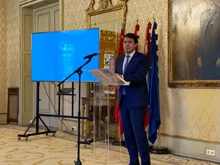 Alfonso Fernández Mañueco presentando la iniciativa empresarial