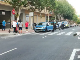 Golpe entre vehículo y patinete en la avenida Alfonso IX (2)