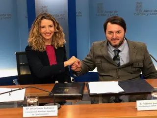 Firma+Acuerdo+entre+la+Consejería+de+familia+e+Igualdad+de+Oportunidades+y+CERMI+CyL