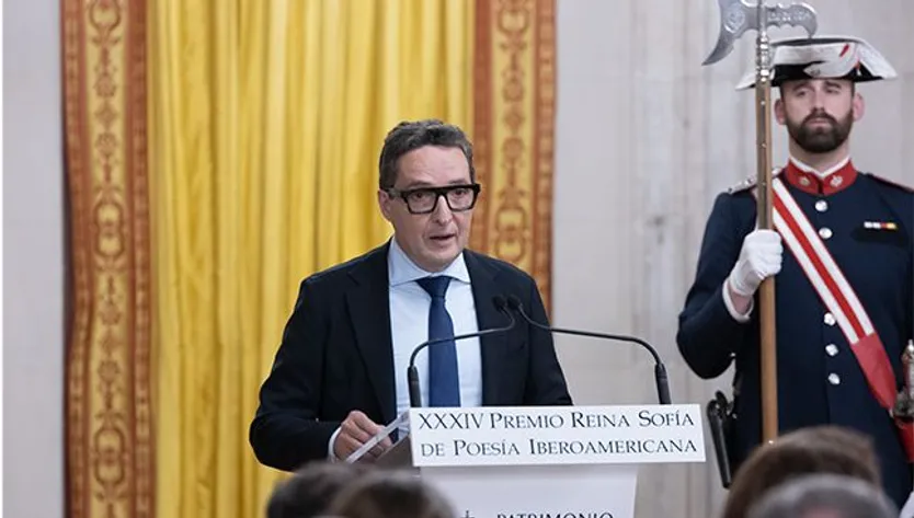 El rector, Juan Manuel Corchado, durante la entrega del premio Reina Sofía de Poesía a Luis Alberto de Cuenca