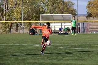 Un jugador de la base del CDF Chamberí.