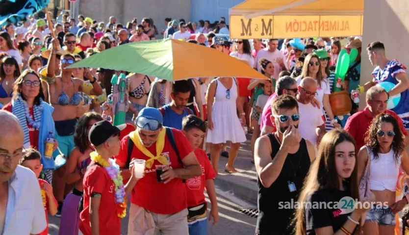 Desfile de peñas en Castellanos de Moriscos (28)