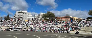 Los tres centros educativos de Carbajosa se unen para celebrar el Día de la Paz reuniendo más de mil niños