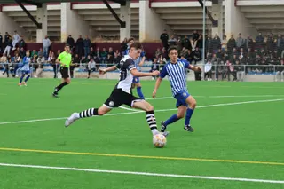 Miki dispara ante la Ponferradina de Liga Nacional | FOTO ANDREA MATEOS