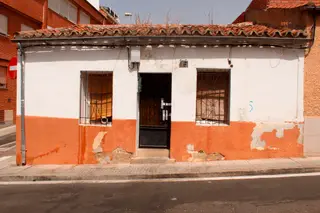 Imagen del local precintado por la Policía Nacional, actualmente se encuentra tapiado