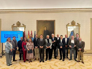 Reconocimiento a catorce nuevos embajadores por su difusión de la marca Salamanca. Foto vía 'X' Ayuntamiento de Salamanca