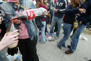 Universitarios de botellón. Foto Ical