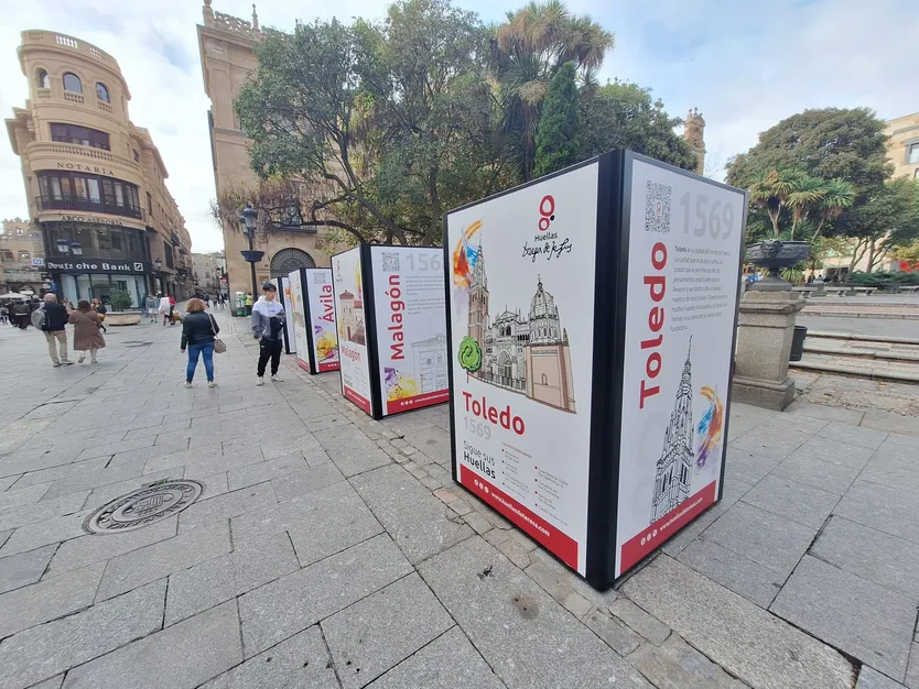 Exposición Las Huellas de Teresa en la Plaza de los Bandos