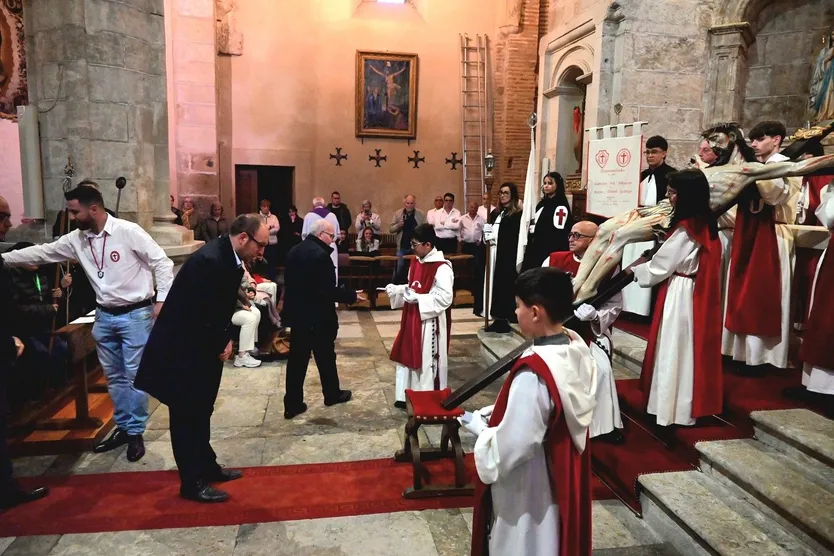 Besapiés del Santísimo Cristo de la Expiración en el Martes Santo en Ciudad Rodrigo
